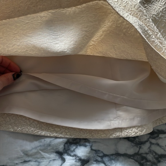 Cream and gold mini skirt - Picture 6 of 6